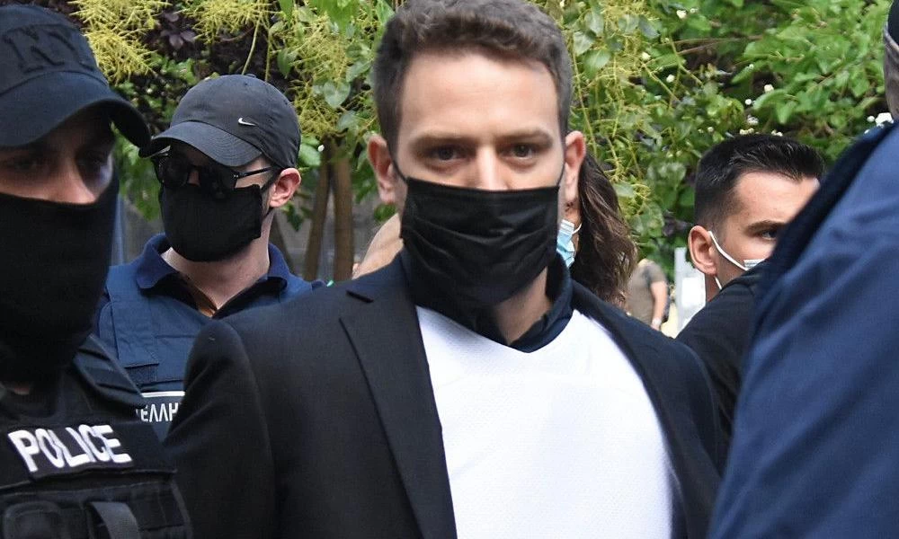 Γλυκά Νερά: Τι απαντά ο Μπάμπης στη γυναίκα που ισχυρίζεται ότι είχαν δεσμό